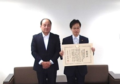 四国電力送配電株式会社 副社長に手交